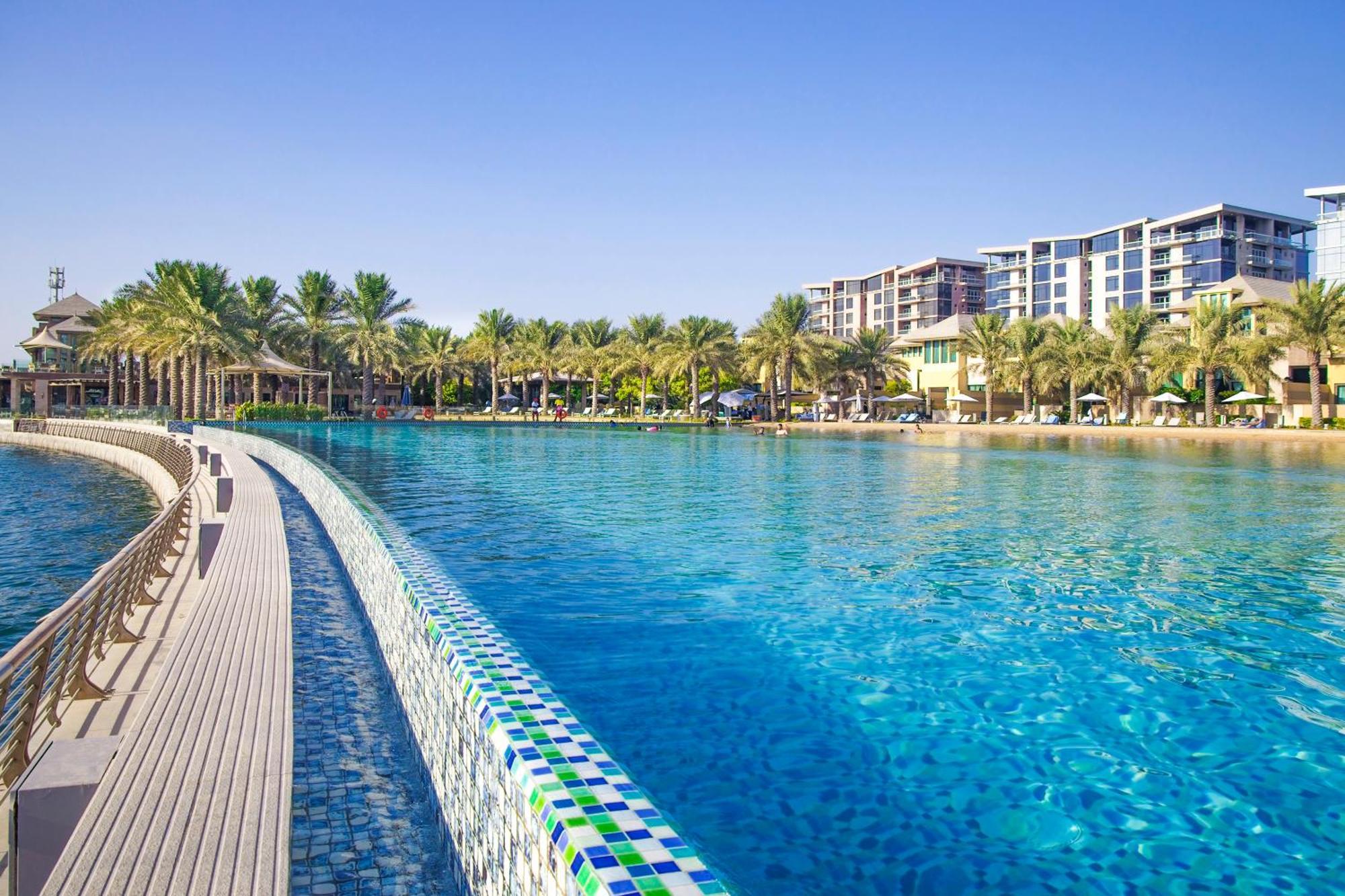 Palavra Resort Manama Exterior foto The Lagoon