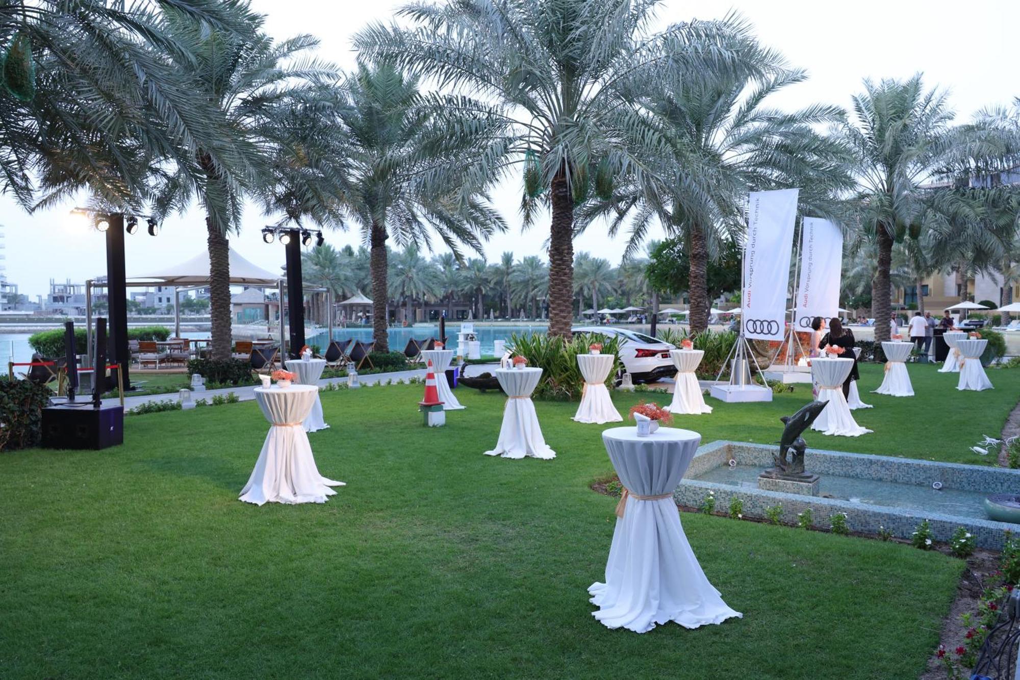 Palavra Resort Manama Exterior foto The lawns at the Jumeirah Creek Hotel